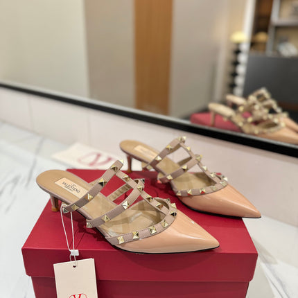 VALENTINO 26S STUDDED HEELED MULES 50 MM IN BEIGE PINK PATENT CALFSKIN