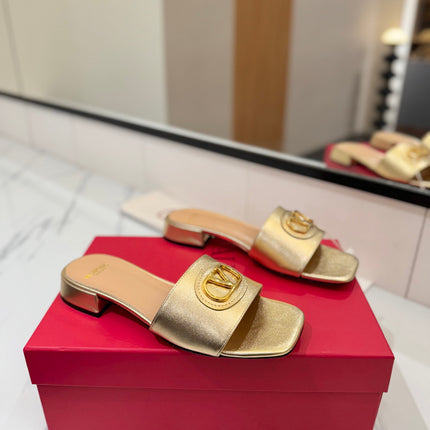VALENTINO 26S SANDALS IN GOLD SMOOTH CALFSKIN WITH GOLD HARDWARE