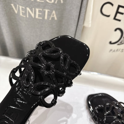LOEWE 26S PETAL ANAGRAM SLIDE IN BLACK PATENT CALFSKIN