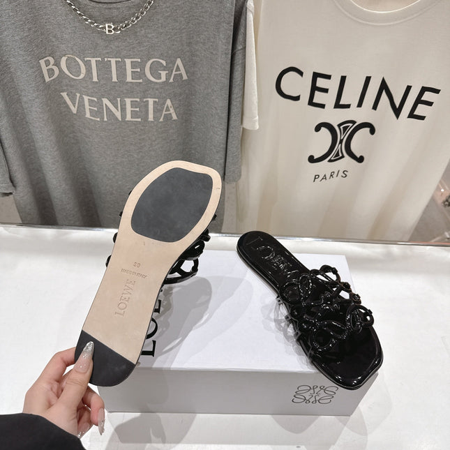 LOEWE 26S PETAL ANAGRAM SLIDE IN BLACK PATENT CALFSKIN