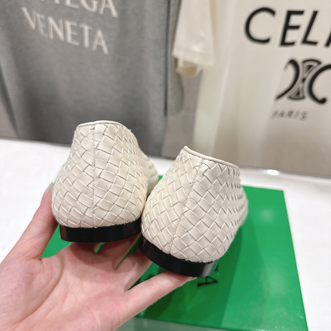 BOTTEGA VENETA 26S BALLET FLATS IN OFF-WHITE WOVEN LAMBSKIN