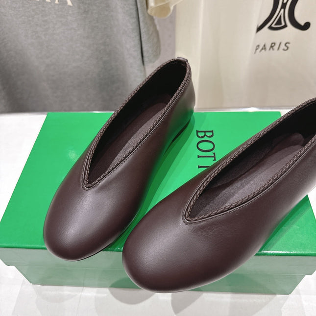 BOTTEGA VENETA 26S BALLET FLATS IN DARK BROWN LAMBSKIN