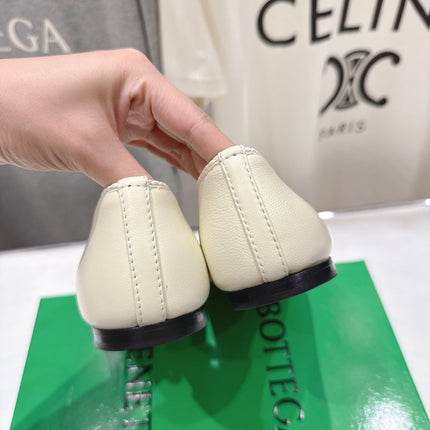 BOTTEGA VENETA 26S BALLET FLATS IN OFF-WHITE LAMBSKIN