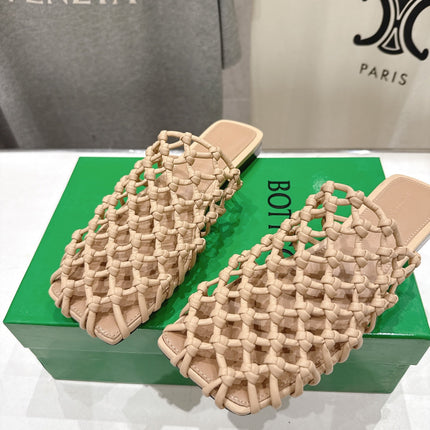 BOTTEGA VENETA 26S WOVEN MULES IN BEIGE LAMBSKIN