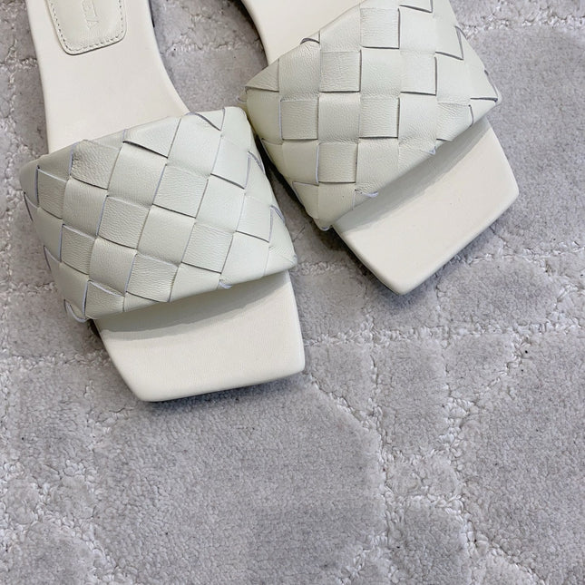 BOTTEGA VENETA 26S SQUARE-TOE SLIDE SANDALS IN CHALK WHITE LAMBSKIN