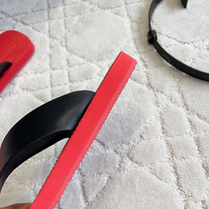 THE ROW 26S THONG SANDALS IN RED RUBBER WITH BLACK STRAPS CALFSKIN