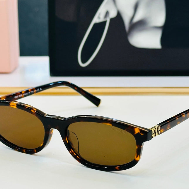 MIU SUNGLASSES IN RECTANGULAR ACETATE 646116