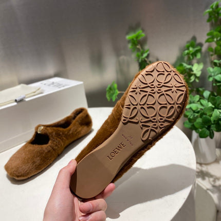LOEWE 26S BALLET FLATS IN BROWN CARAMEL SHEARLING