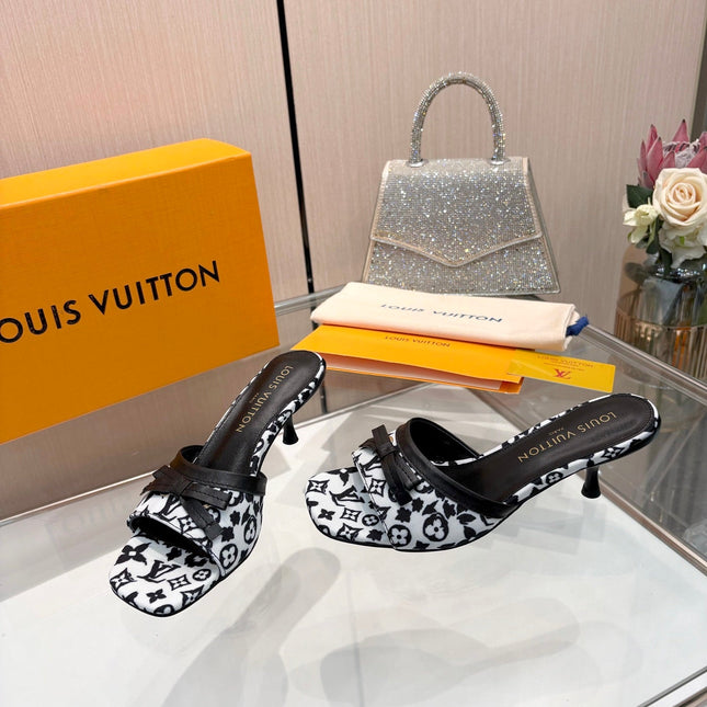 LV 26S HIGH-HEELED MULES 55 MM IN WHITE AND BLACK MONOGRAM CANVAS STYLE 2