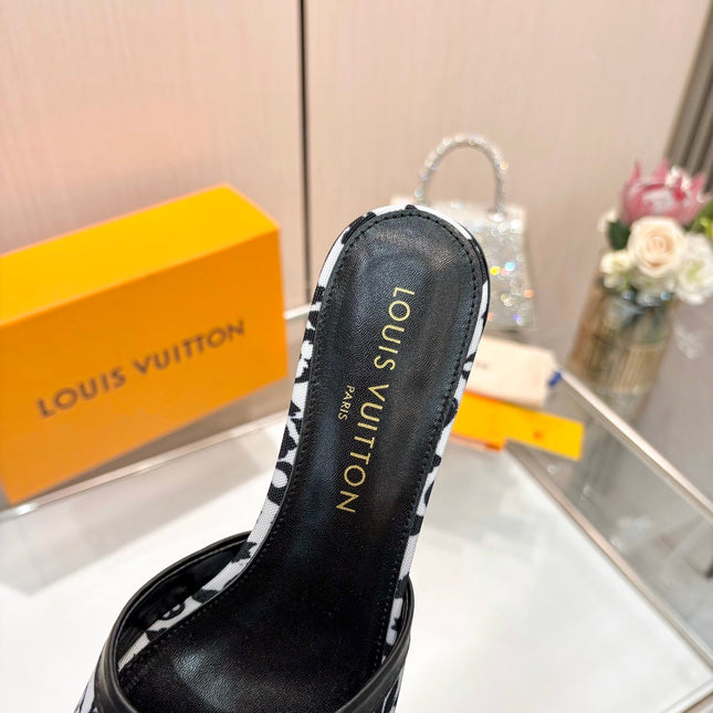 LV 26S HIGH-HEELED MULES 55 MM IN WHITE AND BLACK MONOGRAM CANVAS STYLE 2