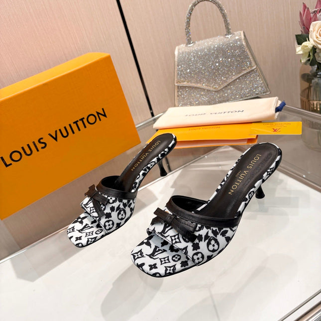 LV 26S HIGH-HEELED MULES 55 MM IN WHITE AND BLACK MONOGRAM CANVAS STYLE 2