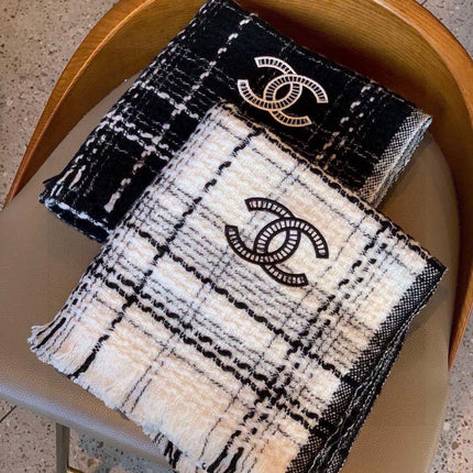 CHANEL 25S SCARF 200 IN CASHMERE 732052