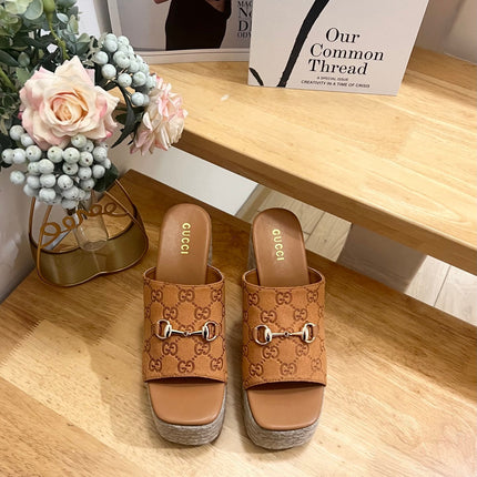 GUCCI 26S WEDGE SANDALS 100 MM IN LIGHT BROWN SUEDE