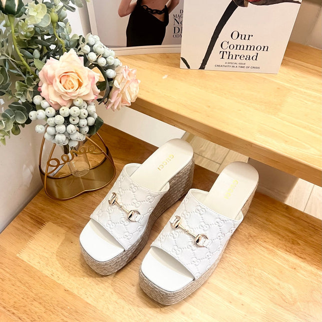 GUCCI 26S WEDGE SANDALS 100 MM IN WHITE SUEDE