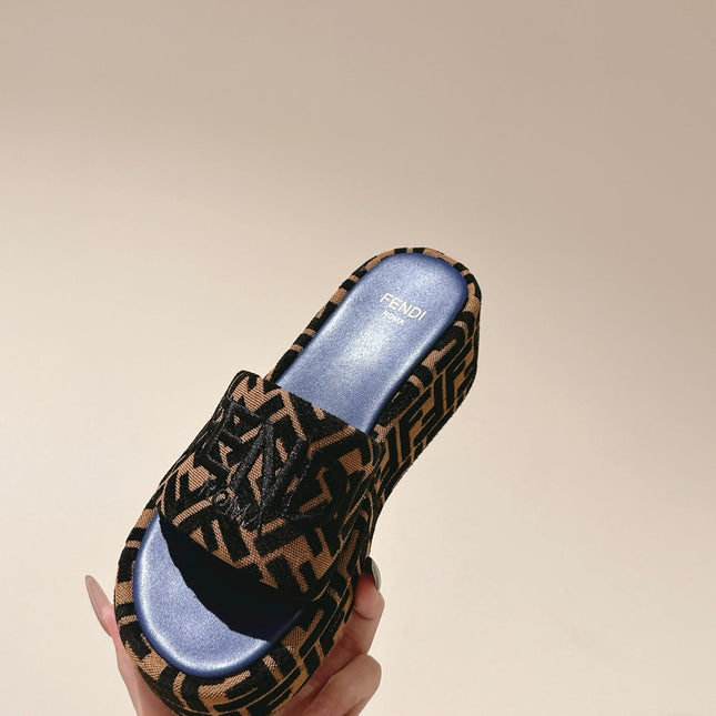 FENDI 26S PLATFORM SANDALS IN BROWN AND BLACK FABRIC