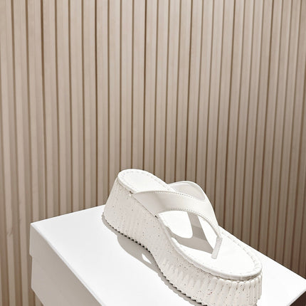 CHLOÉ 26S PLATFORM FLIP-FLOPS IN WHITE LAMBSKIN