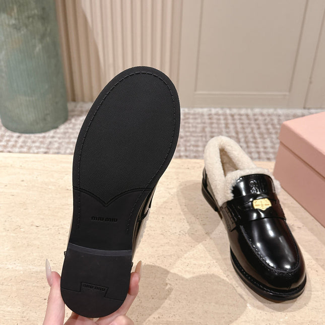MIUMIU 25S PENNY LOAFERS 20MM IN BLACK PATENT CALFSKIN WITH SHEARLING