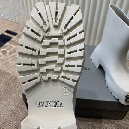 WHITE SCULPTED RUBBER BOOTS WITH GOLD MONOGRAM