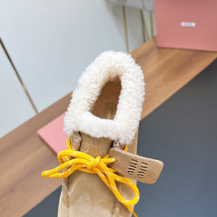 CHUKKA BOOTS IN BEIGE SUEDE WITH WOOL LINING