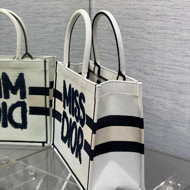 MEDIUM BOOK TOTE 36 IN WHITE MIX BLACK CANVAS 226504