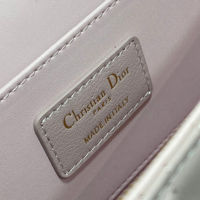 FLAP BAG 18 PALE PINK QUILTED ALLOVER CALFSKIN