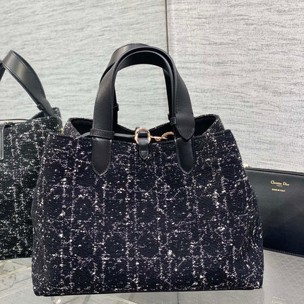MEDIUM 28 TOUJOURS BAG IN BLACK MIX WHITE CANNAGE TWEED WITH GOLD HARDWARE