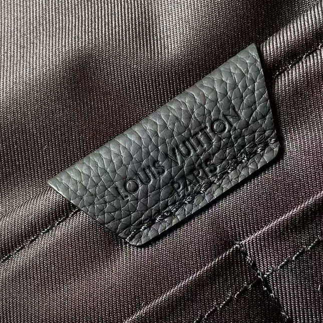 LV 26S FASTLINE BACKPACK 43 IN BLACK CALFSKIN