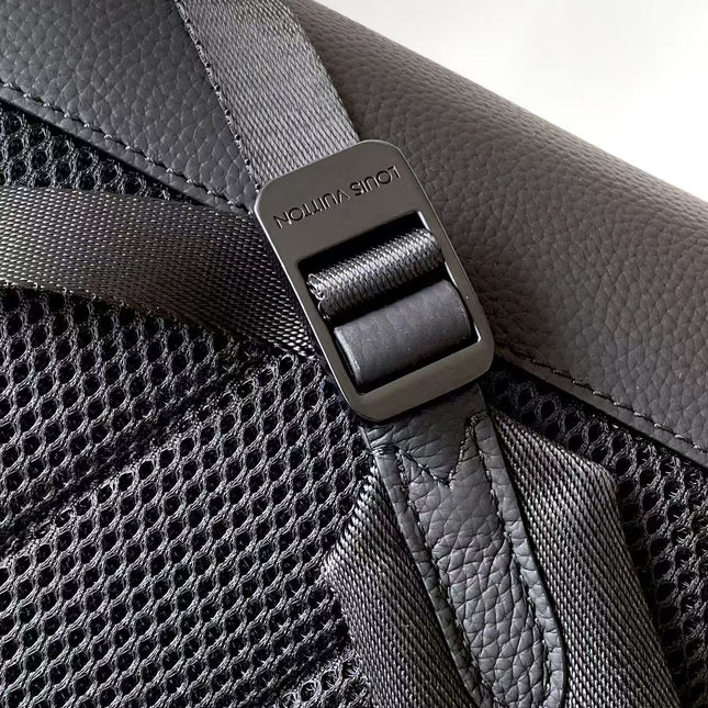 LV 26S FASTLINE BACKPACK 43 IN BLACK CALFSKIN
