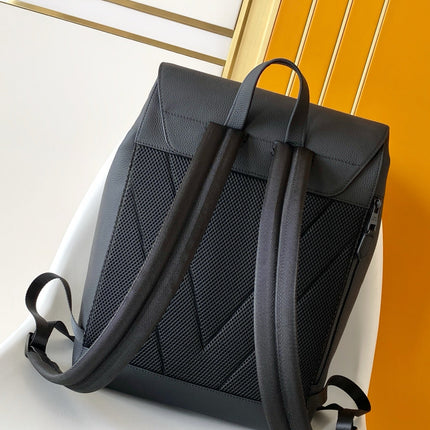 LV 26S FASTLINE BACKPACK 43 IN BLACK CALFSKIN