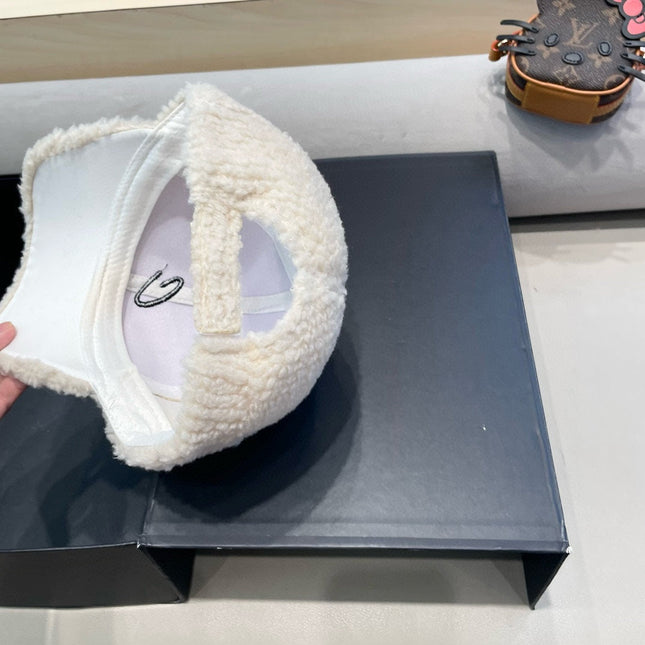 BASEBALL CAP IN WHITE WOOL 421243