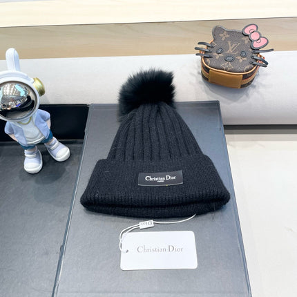 KNITTED BEANIE HAT IN BLACK WOOL AND FOX FUR 435035