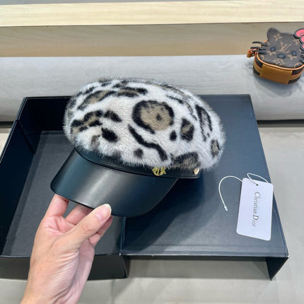 BAKER BOY HAT IN WHITE MINK FUR 438087