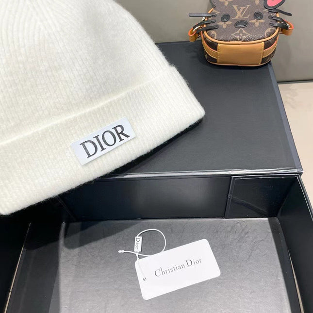 KNITTED BEANIE HAT IN WHITE WOOL AND RABBIT FUR 439676
