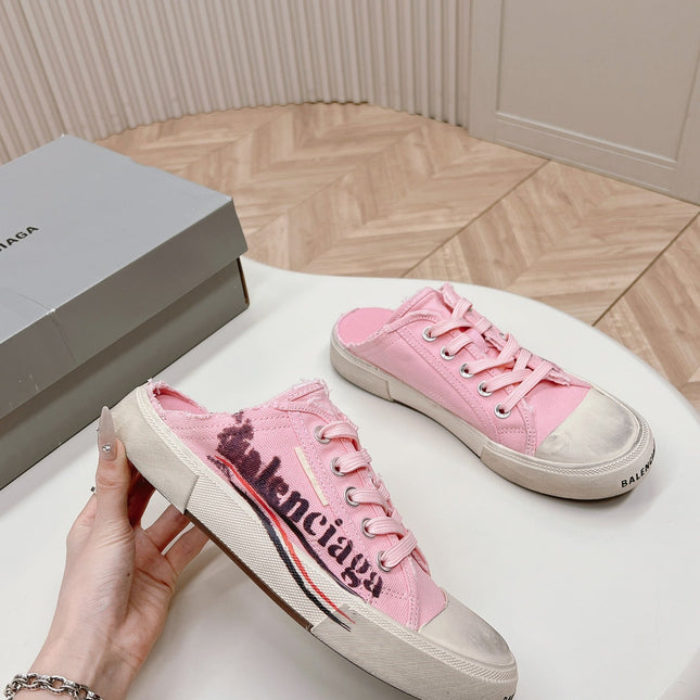 SNEAKER MULES IN PINK CANVAS GRAFFITI LOGO