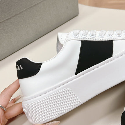PRA LEATHER LOGO OUTLET SNEAKERS BLACK AND WHITE CALFSKIN