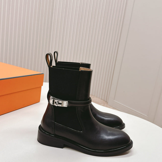 KELLY BUCKLE SHORT BOOTS IN BLACK CALFSKIN