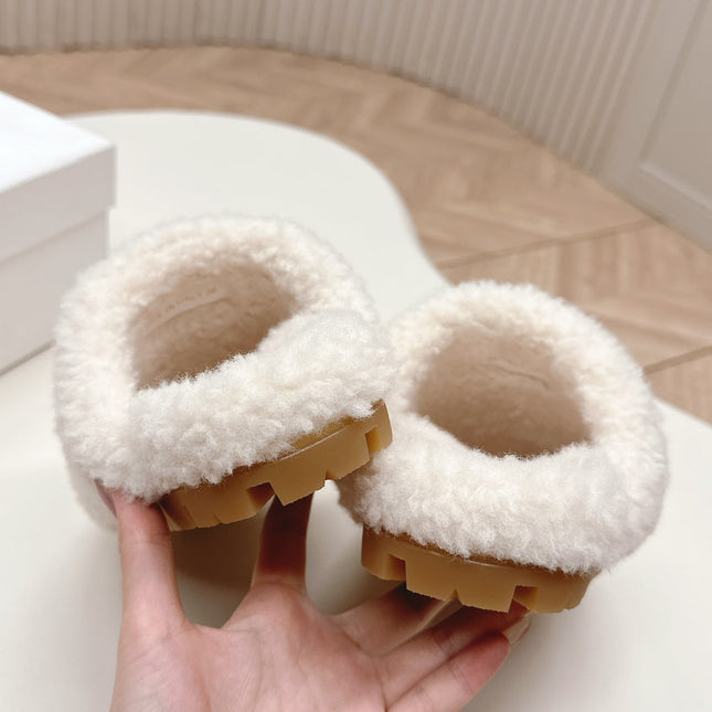 MULES ATTACHED TRIANGLE LOGO IN WHITE SHEARLING