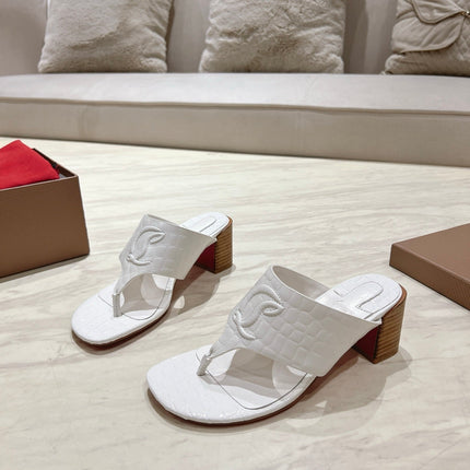 EMBOIDERED LOGO MULES IN WHITE EMBOSSED CALFSKIN