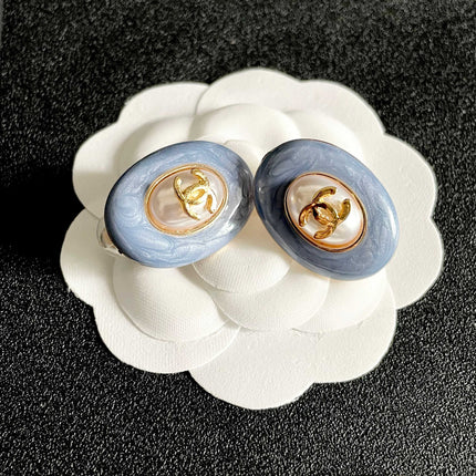 CHANEL 26S DOUBLE C LOGO BLUE ENAMEL PEARL OVAL STUD EARRINGS IN GOLD METAL 629153