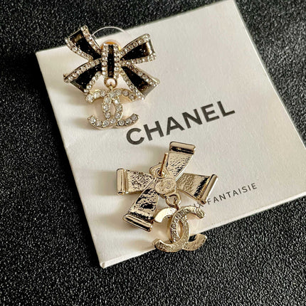CHANEL 26S DOUBLE C LOGO CRYSTAL BOW DROP EARRINGS IN GOLD METAL 629981