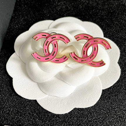 CHANEL 26S CHANEL DOUBLE C LOGO PINK ENAMEL STUD EARRINGS IN GOLD METAL 629905