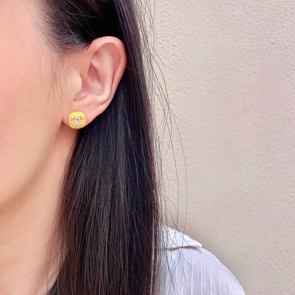 CHANEL 26S CHANEL CC LOGO PAVE CRYSTAL STUD EARRINGS IN YELLOW ENAMEL WITH GOLD METAL 633311