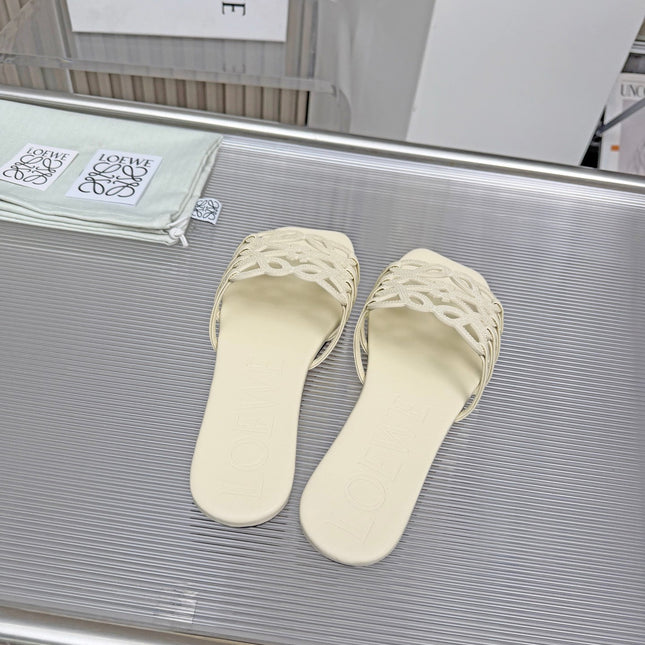 LOEWE 26S FLAT SANDALS IN CREAM WHITE CALFSKIN WITH CRYSTALS