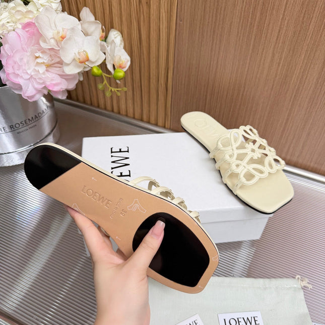 LOEWE 26S PETAL ANAGRAM SLIDE IN CREAM WHITE SOFT CALFSKIN