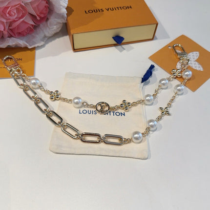 GOLD-TONE BAG CHAIN WITH PEARL DETAILS AND A LOGO CHARM
