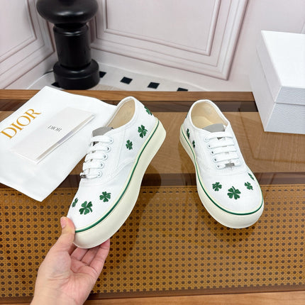 DIOR 26S LOW TOP SNEAKERS 35MM IN WHITE CANVAS WITH CLOVER EMBROIDERY