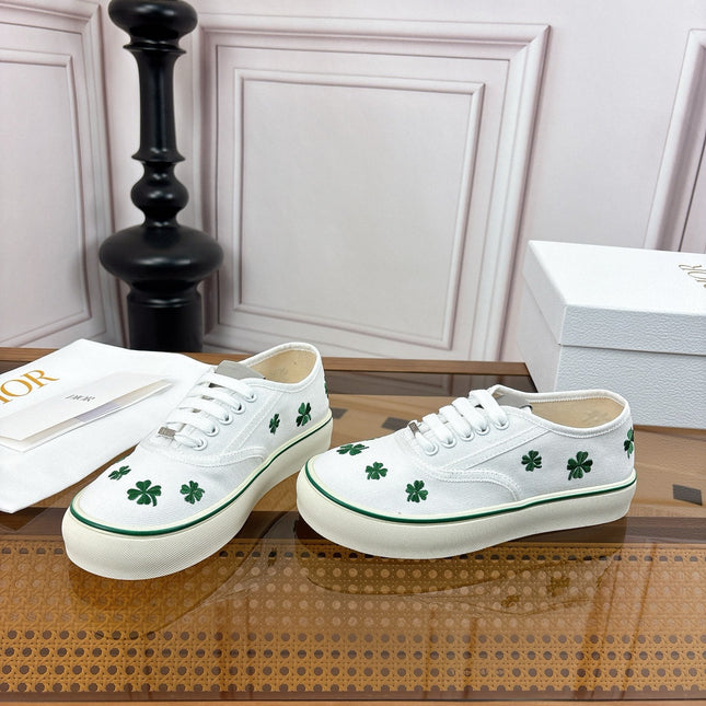 DIOR 26S LOW TOP SNEAKERS 35MM IN WHITE CANVAS WITH CLOVER EMBROIDERY