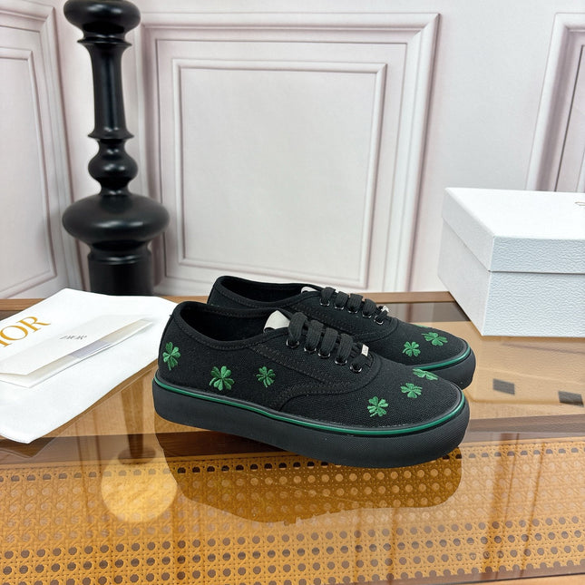 DIOR 26S LOW TOP SNEAKERS 35MM IN BLACK CANVAS WITH CLOVER EMBROIDERY