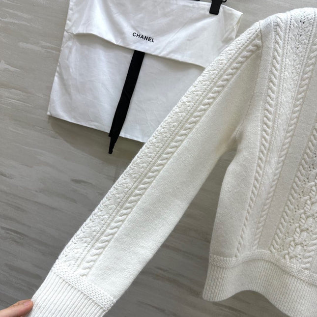 CHANEL 26S SWEATER 677
