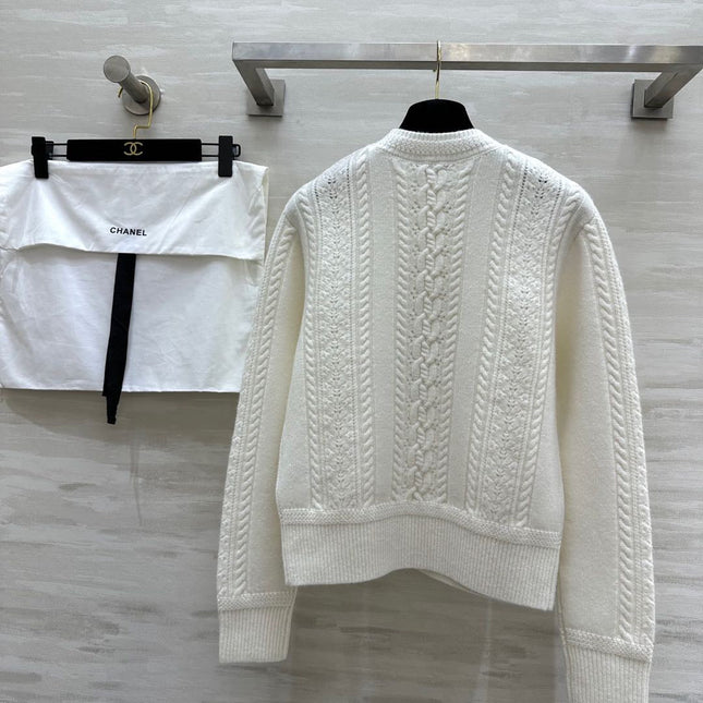 CHANEL 26S SWEATER 677